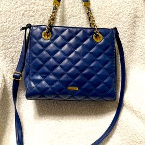 Beautiful navy blue Aldo bag, adorned with a leather-golden chain handle.